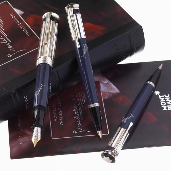 MONTBLANC : MONTBLANC "CHARLES DICKENS" PENNA STILOGRAFICA SERIE SCRITTORI EDIZIONE LIMITATA N. 00652/18000, PENNA A SFERA N. 00652/16000, PORTAMINE N. 0652/4000, ANNO 2001  - Asta OROLOGI E PENNE - Associazione Nazionale - Case d'Asta italiane