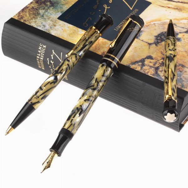 MONTBLANC : MONTBLANC MEISTERSTÜCK OSCAR WILDE SERIE SCRITTORI EDIZIONE LIMITATA PENNA STILOGRAFICA N. 01333/20000, PENNA A SFERA N. 01333/13000 E PORTAMINE N. 01333/12000 ANNO 1994  - Asta OROLOGI E PENNE - Associazione Nazionale - Case d'Asta italiane