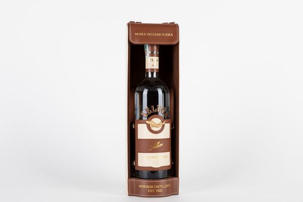 Russia : Vodka Beluga Allure Confezione In Pelle  - Asta Vini e Distillati - Associazione Nazionale - Case d'Asta italiane