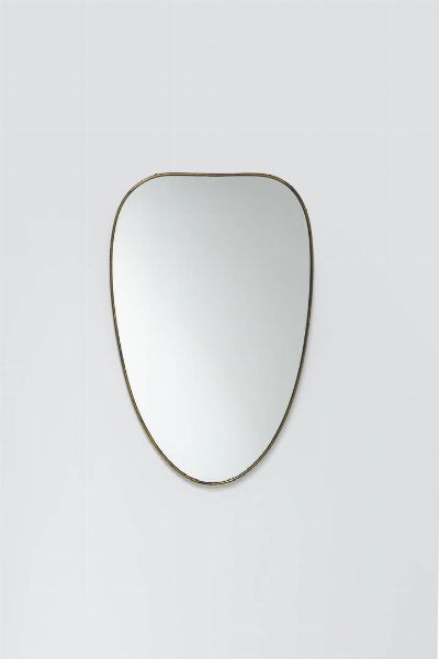 PRODUZIONE ITALIANA : Specchio da parete con bordo in ottone e vetro specchiato.  Anni '50 cm 73x48 Difetti  - Asta Design - Associazione Nazionale - Case d'Asta italiane