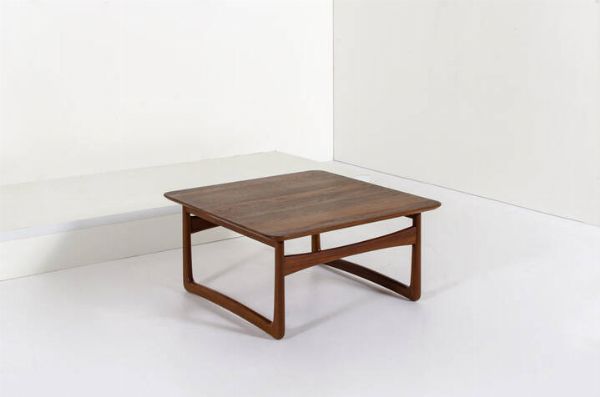 PRODUZIONE DANESE : Tavolino in legno. Anni '70 cm 38x76x76  - Asta Design - Associazione Nazionale - Case d'Asta italiane