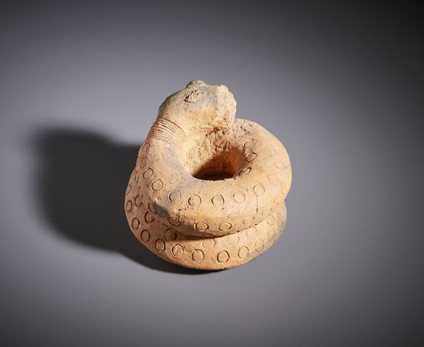 Bambara - Mali : Piccola scultura zoomorfa a forma di serpente acciambellato in terracotta  - Asta Asta 444 | AFRICA, OCEANIA E AMERICHE - ARTIGIANATO AFRICANO: VARI COMMITTENTI E SELEZIONE DALLA COLLEZIONE BARTOLOMUCCI Online - Associazione Nazionale - Case d'Asta italiane
