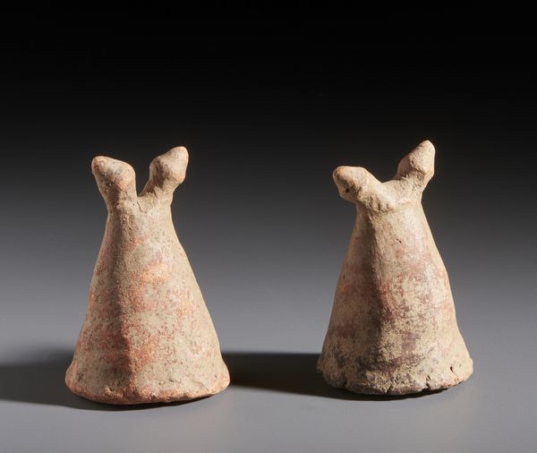 Sonink - Mali : Nello stile di Lotto composto da due piccoli piedi per letto in terracotta  - Asta Asta 444 | AFRICA, OCEANIA E AMERICHE - ARTIGIANATO AFRICANO: VARI COMMITTENTI E SELEZIONE DALLA COLLEZIONE BARTOLOMUCCI Online - Associazione Nazionale - Case d'Asta italiane