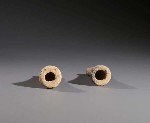 Sonink� - Mali : Nello stile di Lotto composto da due piccoli piedi da letto in terracotta  - Asta Asta 444 | AFRICA, OCEANIA E AMERICHE - ARTIGIANATO AFRICANO: VARI COMMITTENTI E SELEZIONE DALLA COLLEZIONE BARTOLOMUCCI Online - Associazione Nazionale - Case d'Asta italiane