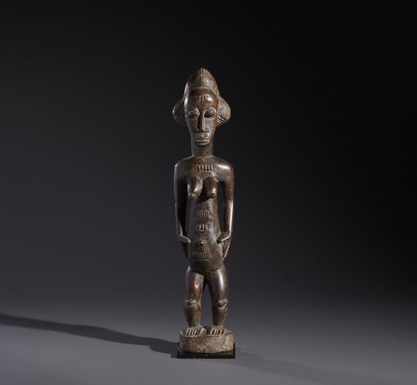 Baule - Costa d'Avorio : Nello stile di Scultura antropomorfa femminile  in legno duro a patina marrone  - Asta Asta 444 | AFRICA, OCEANIA E AMERICHE - ARTIGIANATO AFRICANO: VARI COMMITTENTI E SELEZIONE DALLA COLLEZIONE BARTOLOMUCCI Online - Associazione Nazionale - Case d'Asta italiane