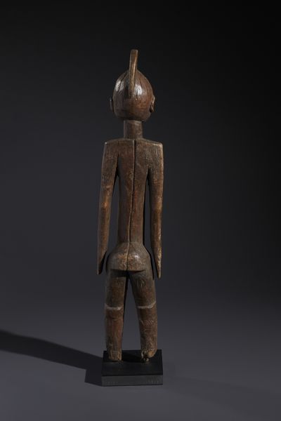 Mossi - Burkina Faso : Nello stile di Scultura antropomorfa femminile in legno a patina  marrone  - Asta Asta 444 | AFRICA, OCEANIA E AMERICHE - ARTIGIANATO AFRICANO: VARI COMMITTENTI E SELEZIONE DALLA COLLEZIONE BARTOLOMUCCI Online - Associazione Nazionale - Case d'Asta italiane