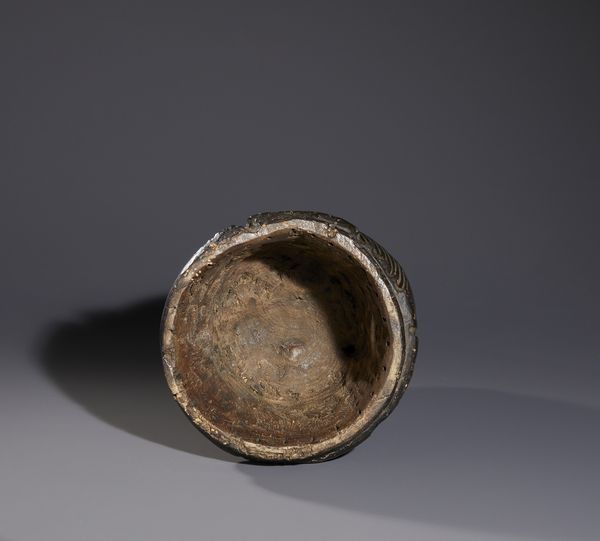 Mende - Sierra Leone : Nello stile di Maschera a casco antropomorfa  in legno duro a patina nera  - Asta Asta 444 | AFRICA, OCEANIA E AMERICHE - ARTIGIANATO AFRICANO: VARI COMMITTENTI E SELEZIONE DALLA COLLEZIONE BARTOLOMUCCI Online - Associazione Nazionale - Case d'Asta italiane