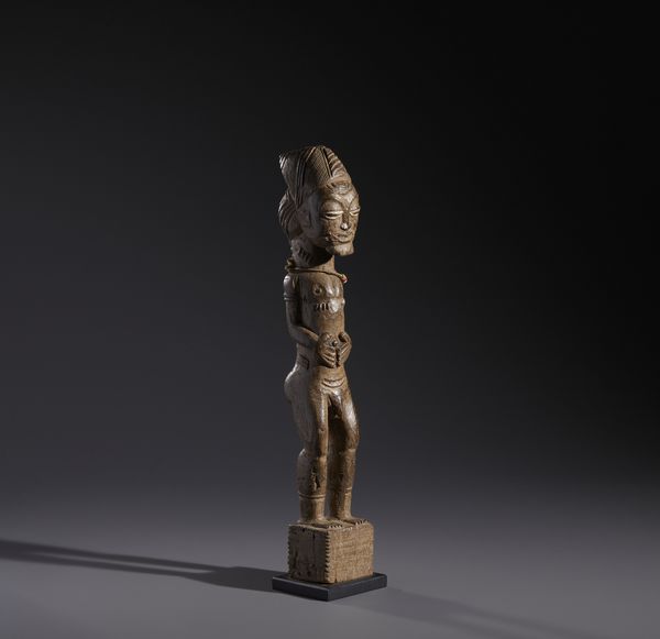 Baule - Costa d'Avorio : Nello stile di Scultura antropomorfa maschile  in legno duro a patina marrone  - Asta Asta 444 | AFRICA, OCEANIA E AMERICHE - ARTIGIANATO AFRICANO: VARI COMMITTENTI E SELEZIONE DALLA COLLEZIONE BARTOLOMUCCI Online - Associazione Nazionale - Case d'Asta italiane