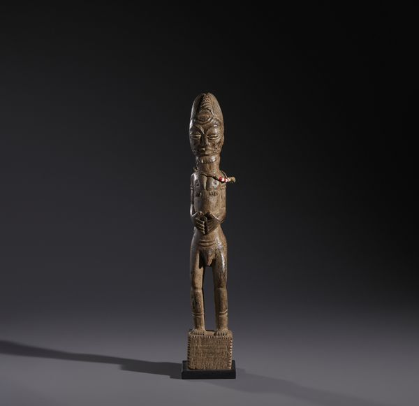 Baule - Costa d'Avorio : Nello stile di Scultura antropomorfa maschile  in legno duro a patina marrone  - Asta Asta 444 | AFRICA, OCEANIA E AMERICHE - ARTIGIANATO AFRICANO: VARI COMMITTENTI E SELEZIONE DALLA COLLEZIONE BARTOLOMUCCI Online - Associazione Nazionale - Case d'Asta italiane