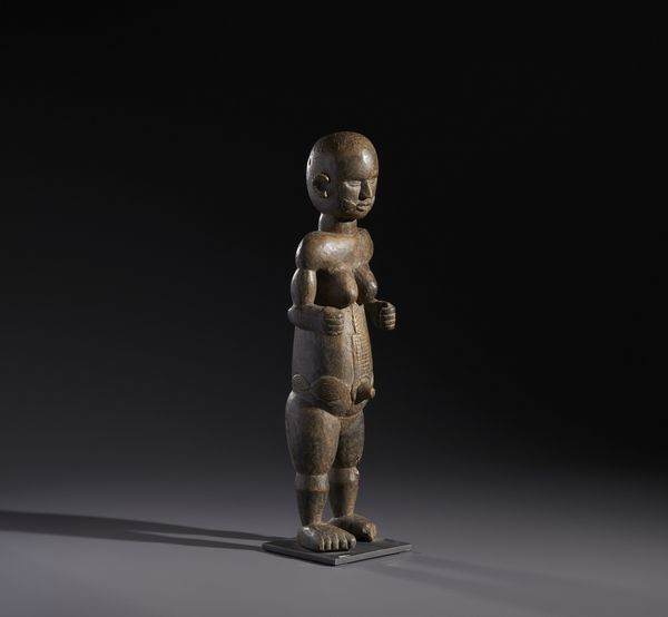 Fon - Nigeria/Benin : Nello stile di Scultura antropomorfa in legno duro a patina scura  - Asta Asta 444 | AFRICA, OCEANIA E AMERICHE - ARTIGIANATO AFRICANO: VARI COMMITTENTI E SELEZIONE DALLA COLLEZIONE BARTOLOMUCCI Online - Associazione Nazionale - Case d'Asta italiane