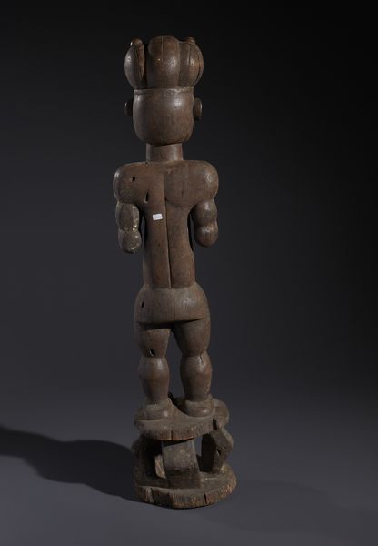 Tiv - Nigeria : Nello stile di Grande scultura antropomorfa femminile In legno duro a patina marrone  - Asta Asta 444 | AFRICA, OCEANIA E AMERICHE - ARTIGIANATO AFRICANO: VARI COMMITTENTI E SELEZIONE DALLA COLLEZIONE BARTOLOMUCCI Online - Associazione Nazionale - Case d'Asta italiane
