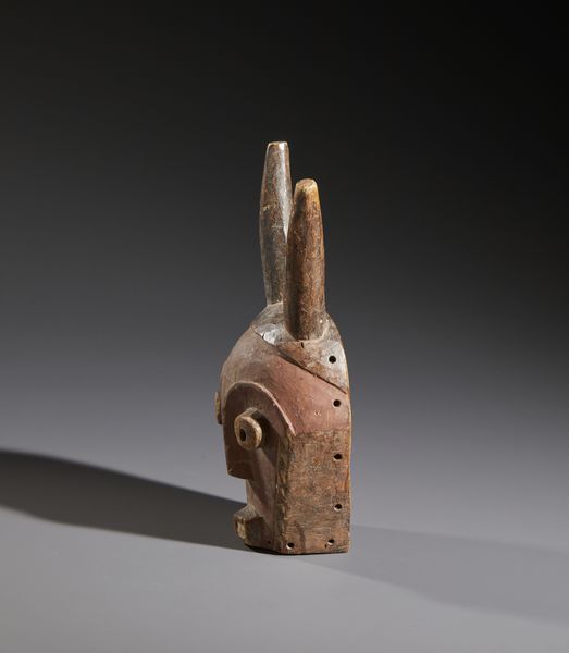 Pende - Repubblica Democratica del Congo : Nello stile di Maschera Antropo-zoomorfa  in legno policromo  - Asta Asta 444 | AFRICA, OCEANIA E AMERICHE - ARTIGIANATO AFRICANO: VARI COMMITTENTI E SELEZIONE DALLA COLLEZIONE BARTOLOMUCCI Online - Associazione Nazionale - Case d'Asta italiane