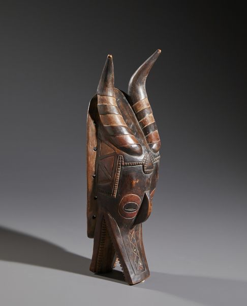 Guro - Costa d'Avorio : Nello stile di Maschera zoomorfa in legno e pigmenti  - Asta Asta 444 | AFRICA, OCEANIA E AMERICHE - ARTIGIANATO AFRICANO: VARI COMMITTENTI E SELEZIONE DALLA COLLEZIONE BARTOLOMUCCI Online - Associazione Nazionale - Case d'Asta italiane