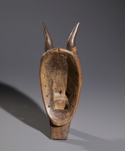Guro - Costa d'Avorio : Nello stile di Maschera zoomorfa in legno e pigmenti  - Asta Asta 444 | AFRICA, OCEANIA E AMERICHE - ARTIGIANATO AFRICANO: VARI COMMITTENTI E SELEZIONE DALLA COLLEZIONE BARTOLOMUCCI Online - Associazione Nazionale - Case d'Asta italiane