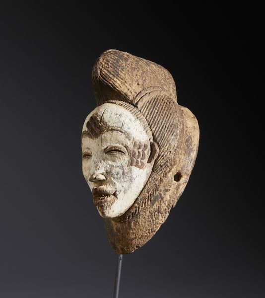 Punu - Gabon : Nello stile di Maschera antropomorfa in legno, caolino e pigmenti  - Asta Asta 444 | AFRICA, OCEANIA E AMERICHE - ARTIGIANATO AFRICANO: VARI COMMITTENTI E SELEZIONE DALLA COLLEZIONE BARTOLOMUCCI Online - Associazione Nazionale - Case d'Asta italiane