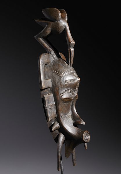 Senufo - Costa d'Avorio/Mali/Burkina Faso : Nello stile diMaschera Kple a figura antropo-zoomorfa sormontata da un uccello Calao Legno duro a patina scura  - Asta Asta 444 | AFRICA, OCEANIA E AMERICHE - ARTIGIANATO AFRICANO: VARI COMMITTENTI E SELEZIONE DALLA COLLEZIONE BARTOLOMUCCI Online - Associazione Nazionale - Case d'Asta italiane