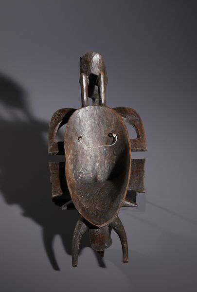 Senufo - Costa d'Avorio/Mali/Burkina Faso : Nello stile diMaschera Kple a figura antropo-zoomorfa sormontata da un uccello Calao Legno duro a patina scura  - Asta Asta 444 | AFRICA, OCEANIA E AMERICHE - ARTIGIANATO AFRICANO: VARI COMMITTENTI E SELEZIONE DALLA COLLEZIONE BARTOLOMUCCI Online - Associazione Nazionale - Case d'Asta italiane