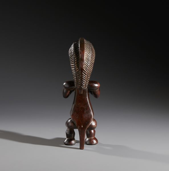 Fang - Gabon : Nello stile di Scultura antropomorfa seduta in legno duro a patina marrone e metallo  - Asta Asta 444 | AFRICA, OCEANIA E AMERICHE - ARTIGIANATO AFRICANO: VARI COMMITTENTI E SELEZIONE DALLA COLLEZIONE BARTOLOMUCCI Online - Associazione Nazionale - Case d'Asta italiane