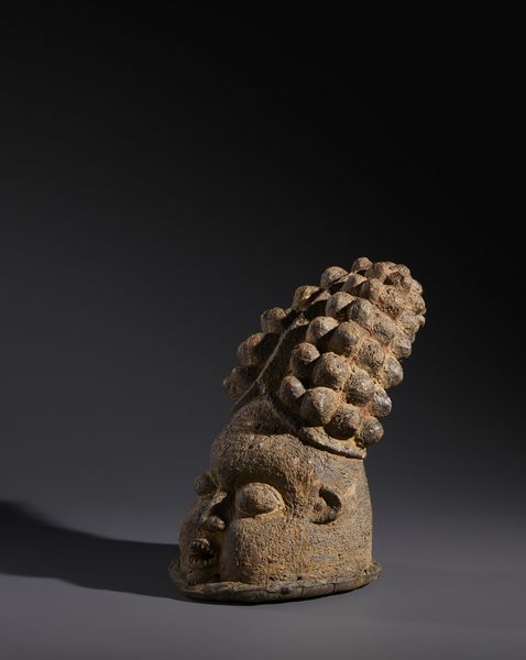 Bamoun - Camerun (Grassland) : Nello stile di Maschera ad elmo in legno, tessuto, corda e pigmenti  A patina crostosa  - Asta Asta 444 | AFRICA, OCEANIA E AMERICHE - ARTIGIANATO AFRICANO: VARI COMMITTENTI E SELEZIONE DALLA COLLEZIONE BARTOLOMUCCI Online - Associazione Nazionale - Case d'Asta italiane
