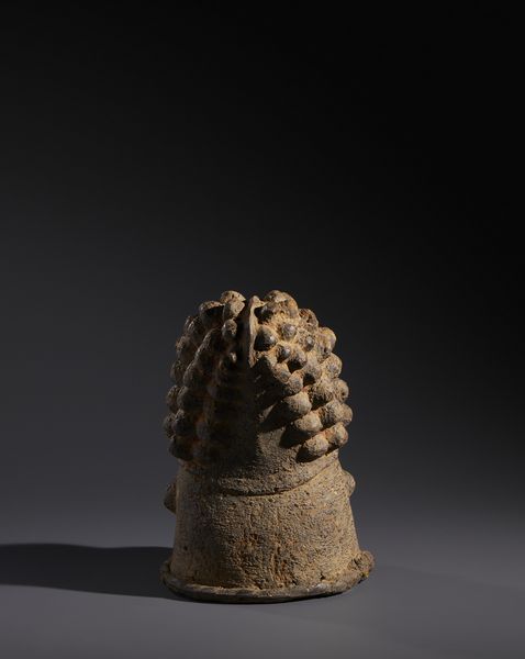 Bamoun - Camerun (Grassland) : Nello stile di Maschera ad elmo in legno, tessuto, corda e pigmenti  A patina crostosa  - Asta Asta 444 | AFRICA, OCEANIA E AMERICHE - ARTIGIANATO AFRICANO: VARI COMMITTENTI E SELEZIONE DALLA COLLEZIONE BARTOLOMUCCI Online - Associazione Nazionale - Case d'Asta italiane