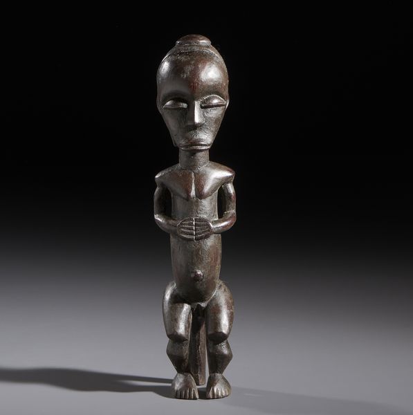 Fang - Gabon : Nello stile di Scultura antropomorfa di guardiano di reliquiario in legno a patina scura  - Asta Asta 444 | AFRICA, OCEANIA E AMERICHE - ARTIGIANATO AFRICANO: VARI COMMITTENTI E SELEZIONE DALLA COLLEZIONE BARTOLOMUCCI Online - Associazione Nazionale - Case d'Asta italiane