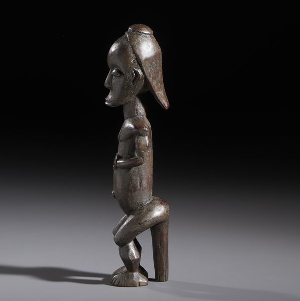 Fang - Gabon : Nello stile di Scultura antropomorfa di guardiano di reliquiario in legno a patina scura  - Asta Asta 444 | AFRICA, OCEANIA E AMERICHE - ARTIGIANATO AFRICANO: VARI COMMITTENTI E SELEZIONE DALLA COLLEZIONE BARTOLOMUCCI Online - Associazione Nazionale - Case d'Asta italiane