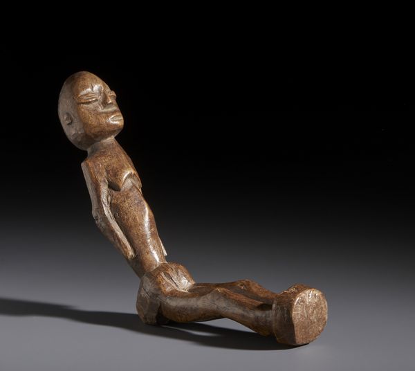 Lobi - Burkina Faso/Costa d'Avorio : Nello stile di Scultura antropomorfa in legno  - Asta Asta 444 | AFRICA, OCEANIA E AMERICHE - ARTIGIANATO AFRICANO: VARI COMMITTENTI E SELEZIONE DALLA COLLEZIONE BARTOLOMUCCI Online - Associazione Nazionale - Case d'Asta italiane
