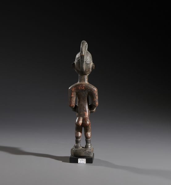 Igbo - Nigeria : Nello stile di Scultura antropomorfa in  legno e pigmenti  - Asta Asta 444 | AFRICA, OCEANIA E AMERICHE - ARTIGIANATO AFRICANO: VARI COMMITTENTI E SELEZIONE DALLA COLLEZIONE BARTOLOMUCCI Online - Associazione Nazionale - Case d'Asta italiane