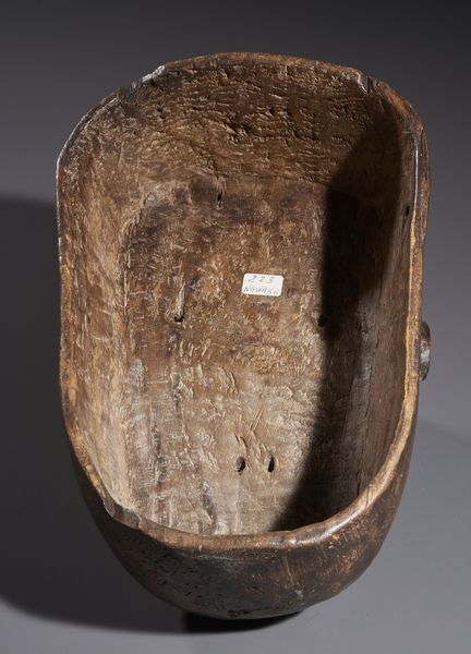 Ngbaka - Repubblica democratica del Congo : Nello stile di Maschera antropomorfa in legno duro a patina marrone  - Asta Asta 444 | AFRICA, OCEANIA E AMERICHE - ARTIGIANATO AFRICANO: VARI COMMITTENTI E SELEZIONE DALLA COLLEZIONE BARTOLOMUCCI Online - Associazione Nazionale - Case d'Asta italiane