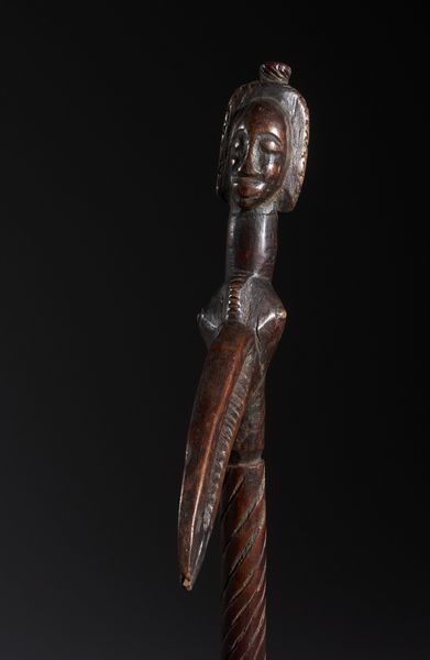 Bwa - Mali/Burkina Faso : Nello stile di Bastone-insegna di rango con figure antropozoomorfe in legno duro a patina marrone  - Asta Asta 444 | AFRICA, OCEANIA E AMERICHE - ARTIGIANATO AFRICANO: VARI COMMITTENTI E SELEZIONE DALLA COLLEZIONE BARTOLOMUCCI Online - Associazione Nazionale - Case d'Asta italiane
