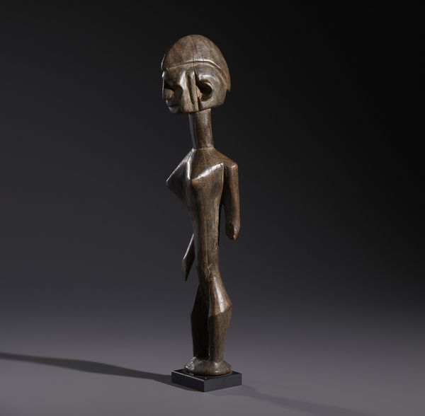 Bambara - Mali : Nello stile diScultura antropomorfa in  legno duro a patina scura difetti ed una mancanza  - Asta Asta 444 | AFRICA, OCEANIA E AMERICHE - ARTIGIANATO AFRICANO: VARI COMMITTENTI E SELEZIONE DALLA COLLEZIONE BARTOLOMUCCI Online - Associazione Nazionale - Case d'Asta italiane