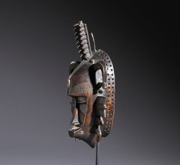 Senufo - Costa d'Avorio/Mali/Burkina Faso : Nello stile di Maschera antropozoomorfa in legno duro a patina scura  - Asta Asta 444 | AFRICA, OCEANIA E AMERICHE - ARTIGIANATO AFRICANO: VARI COMMITTENTI E SELEZIONE DALLA COLLEZIONE BARTOLOMUCCI Online - Associazione Nazionale - Case d'Asta italiane
