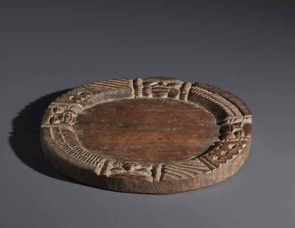 Yoruba -Nigeria : Nello stile di Piatto divinatorio in legno duro a patina marrone decorato  con quattro volti antropomorfi e figure geometriche  - Asta Asta 444 | AFRICA, OCEANIA E AMERICHE - ARTIGIANATO AFRICANO: VARI COMMITTENTI E SELEZIONE DALLA COLLEZIONE BARTOLOMUCCI Online - Associazione Nazionale - Case d'Asta italiane