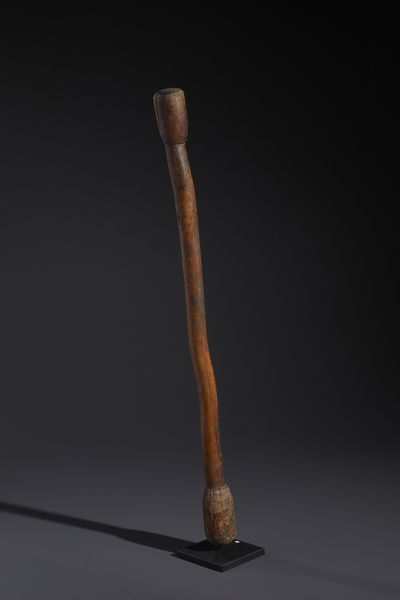 Senufo - Costa d'Avorio/Mali/Burkina Faso : Nello stile di  Grande pestello in legno duro a patina naturale  - Asta Asta 444 | AFRICA, OCEANIA E AMERICHE - ARTIGIANATO AFRICANO: VARI COMMITTENTI E SELEZIONE DALLA COLLEZIONE BARTOLOMUCCI Online - Associazione Nazionale - Case d'Asta italiane