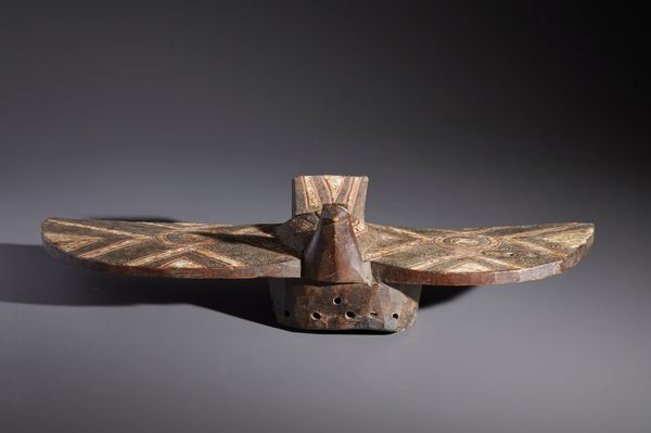 Bwa - Mali/Burkina Faso : Nello stile di Maschera a casco a forma di uccello o farfalla in legno e pigmenti  - Asta Asta 444 | AFRICA, OCEANIA E AMERICHE - ARTIGIANATO AFRICANO: VARI COMMITTENTI E SELEZIONE DALLA COLLEZIONE BARTOLOMUCCI Online - Associazione Nazionale - Case d'Asta italiane