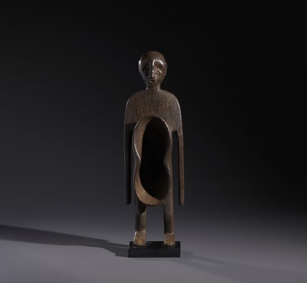 Koro - Nigeria : Nello stile di Scultura antropomorfa con doppia coppa rituale nella parte addominaleLegno duro a patina scura  - Asta Asta 444 | AFRICA, OCEANIA E AMERICHE - ARTIGIANATO AFRICANO: VARI COMMITTENTI E SELEZIONE DALLA COLLEZIONE BARTOLOMUCCI Online - Associazione Nazionale - Case d'Asta italiane