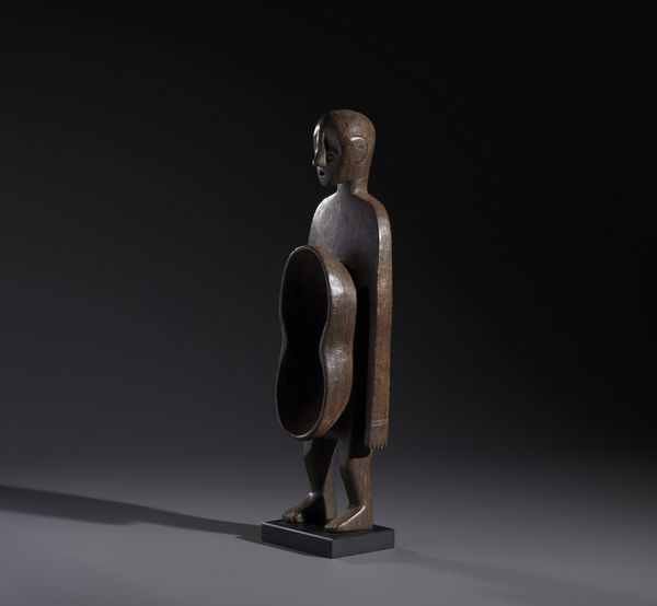 Koro - Nigeria : Nello stile di Scultura antropomorfa con doppia coppa rituale nella parte addominaleLegno duro a patina scura  - Asta Asta 444 | AFRICA, OCEANIA E AMERICHE - ARTIGIANATO AFRICANO: VARI COMMITTENTI E SELEZIONE DALLA COLLEZIONE BARTOLOMUCCI Online - Associazione Nazionale - Case d'Asta italiane