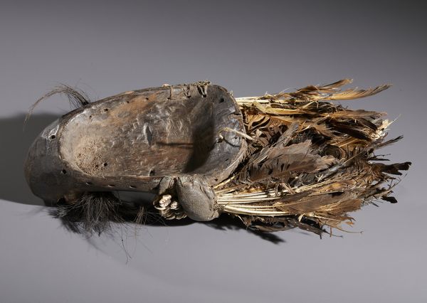 Dan - Costa d'Avorio/Liberia : Nello stile di Maschera antropomorfa  in legno, fibre, conchiglie, piume  - Asta Asta 444 | AFRICA, OCEANIA E AMERICHE - ARTIGIANATO AFRICANO: VARI COMMITTENTI E SELEZIONE DALLA COLLEZIONE BARTOLOMUCCI Online - Associazione Nazionale - Case d'Asta italiane