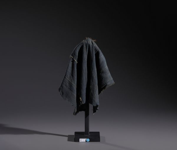 Dan - Costa d'Avorio/Liberia : Nello stile di Maschera antropomorfa  in legno, tessuti, pelli piume,  alluminio e chiodi  - Asta Asta 444 | AFRICA, OCEANIA E AMERICHE - ARTIGIANATO AFRICANO: VARI COMMITTENTI E SELEZIONE DALLA COLLEZIONE BARTOLOMUCCI Online - Associazione Nazionale - Case d'Asta italiane