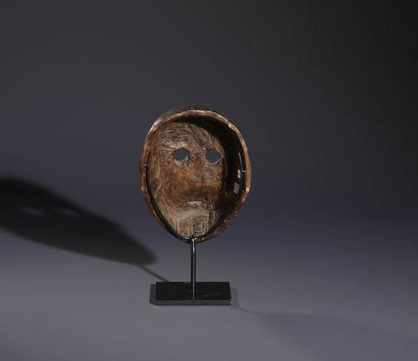 Dan - Costa d'Avorio/Liberia : Nello stile diMaschera antropomorfa in legno duro a patina marrone  - Asta Asta 444 | AFRICA, OCEANIA E AMERICHE - ARTIGIANATO AFRICANO: VARI COMMITTENTI E SELEZIONE DALLA COLLEZIONE BARTOLOMUCCI Online - Associazione Nazionale - Case d'Asta italiane