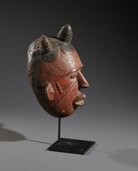 Idoma - Nigeria : Nello stile di Maschera antropomorfa in legno e pigmenti  - Asta Asta 444 | AFRICA, OCEANIA E AMERICHE - ARTIGIANATO AFRICANO: VARI COMMITTENTI E SELEZIONE DALLA COLLEZIONE BARTOLOMUCCI Online - Associazione Nazionale - Case d'Asta italiane