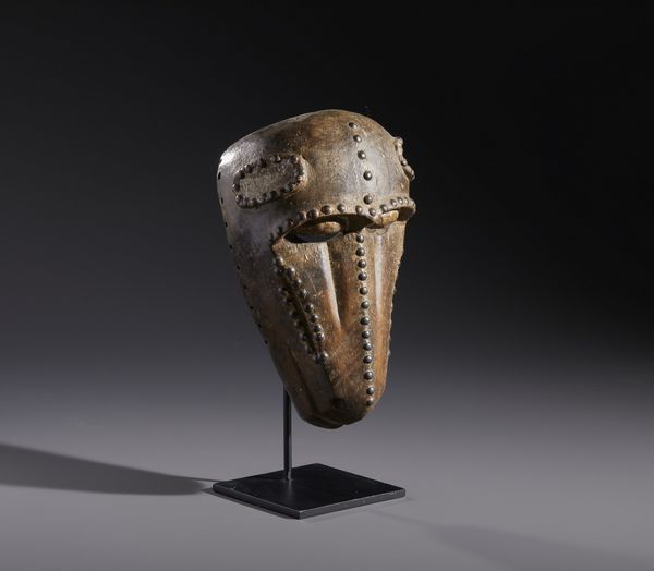 Baule - Costa d'Avorio : Nello stile di Maschera zoomorfa  in legno duro a patina marrone, caolino e metallo  - Asta Asta 444 | AFRICA, OCEANIA E AMERICHE - ARTIGIANATO AFRICANO: VARI COMMITTENTI E SELEZIONE DALLA COLLEZIONE BARTOLOMUCCI Online - Associazione Nazionale - Case d'Asta italiane