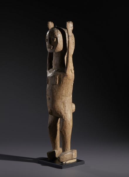 Lobi - Burkina Faso/Costa d'Avorio : Nello stile di Scultura/feticcio in forma antropomorfa con braccia alzateLegno duro a patina naturale con tracce di sostanze magiche sacrificali  - Asta Asta 444 | AFRICA, OCEANIA E AMERICHE - ARTIGIANATO AFRICANO: VARI COMMITTENTI E SELEZIONE DALLA COLLEZIONE BARTOLOMUCCI Online - Associazione Nazionale - Case d'Asta italiane
