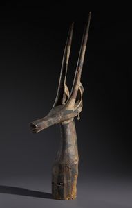 Kurumba - Burkina Faso : Nello stile di Maschera zoomorfa in legno, pigmenti e conchiglie  - Asta Asta 444 | AFRICA, OCEANIA E AMERICHE - ARTIGIANATO AFRICANO: VARI COMMITTENTI E SELEZIONE DALLA COLLEZIONE BARTOLOMUCCI Online - Associazione Nazionale - Case d'Asta italiane