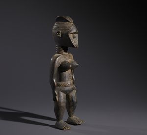 Mende - Sierra Leone : Nello stile di Scultura antropomorfa femminile in  legno duro a patina nera  - Asta Asta 444 | AFRICA, OCEANIA E AMERICHE - ARTIGIANATO AFRICANO: VARI COMMITTENTI E SELEZIONE DALLA COLLEZIONE BARTOLOMUCCI Online - Associazione Nazionale - Case d'Asta italiane
