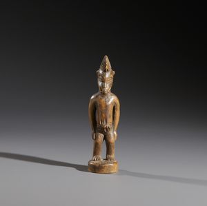 Senufo - Costa d'Avorio/Mali/Burkina Faso - Nello stile di Scultura antropomorfa  in legno duro a patina bruna