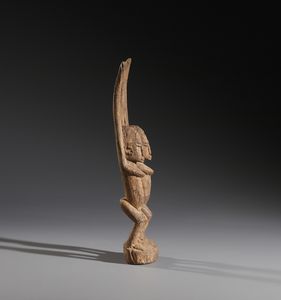Dogon o Tellem - Mali : Nello stile di Scultura antropomorfa in forma di  coppia ancestrale con braccia alzate Legno duro a patina chiara  - Asta Asta 444 | AFRICA, OCEANIA E AMERICHE - ARTIGIANATO AFRICANO: VARI COMMITTENTI E SELEZIONE DALLA COLLEZIONE BARTOLOMUCCI Online - Associazione Nazionale - Case d'Asta italiane