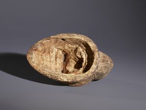 Punu - Gabon : Nello stile di Maschera antropomorfa in legno, caolino e pigmenti  - Asta Asta 444 | AFRICA, OCEANIA E AMERICHE - ARTIGIANATO AFRICANO: VARI COMMITTENTI E SELEZIONE DALLA COLLEZIONE BARTOLOMUCCI Online - Associazione Nazionale - Case d'Asta italiane