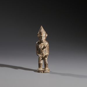 Senufo - Costa d'Avorio/Mali/Burkina Faso - Nello stile di Scultura antropomorfa  in legno duro a patina bruna