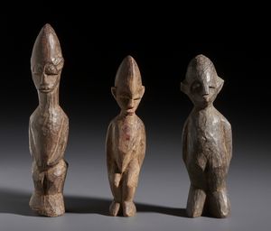 Lobi - Burkina Faso/Costa d'Avorio - Nello stile di Lotto composto da tre piccole sculture antropomorfe in legno